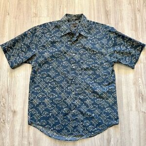 Van Heusen Fishing Button Up Short Sleeve Size Shirt 15-15 1/2 Mens Wrinkle Free